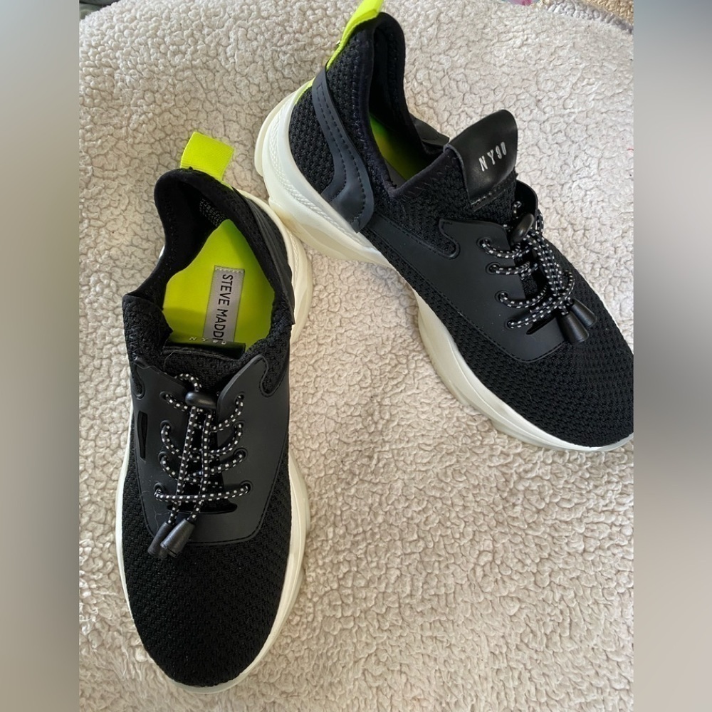 Steve Madden Women Myles Sneaker -NY90 with Thick Sole Size 7.5 Medium